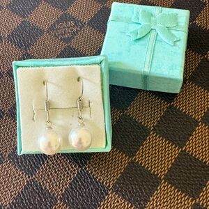 Classic White Faux Pearl Earings